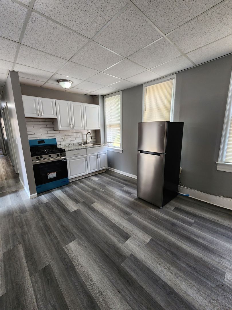 6128 Lausche Ave unit Unit 2 – photo 3
