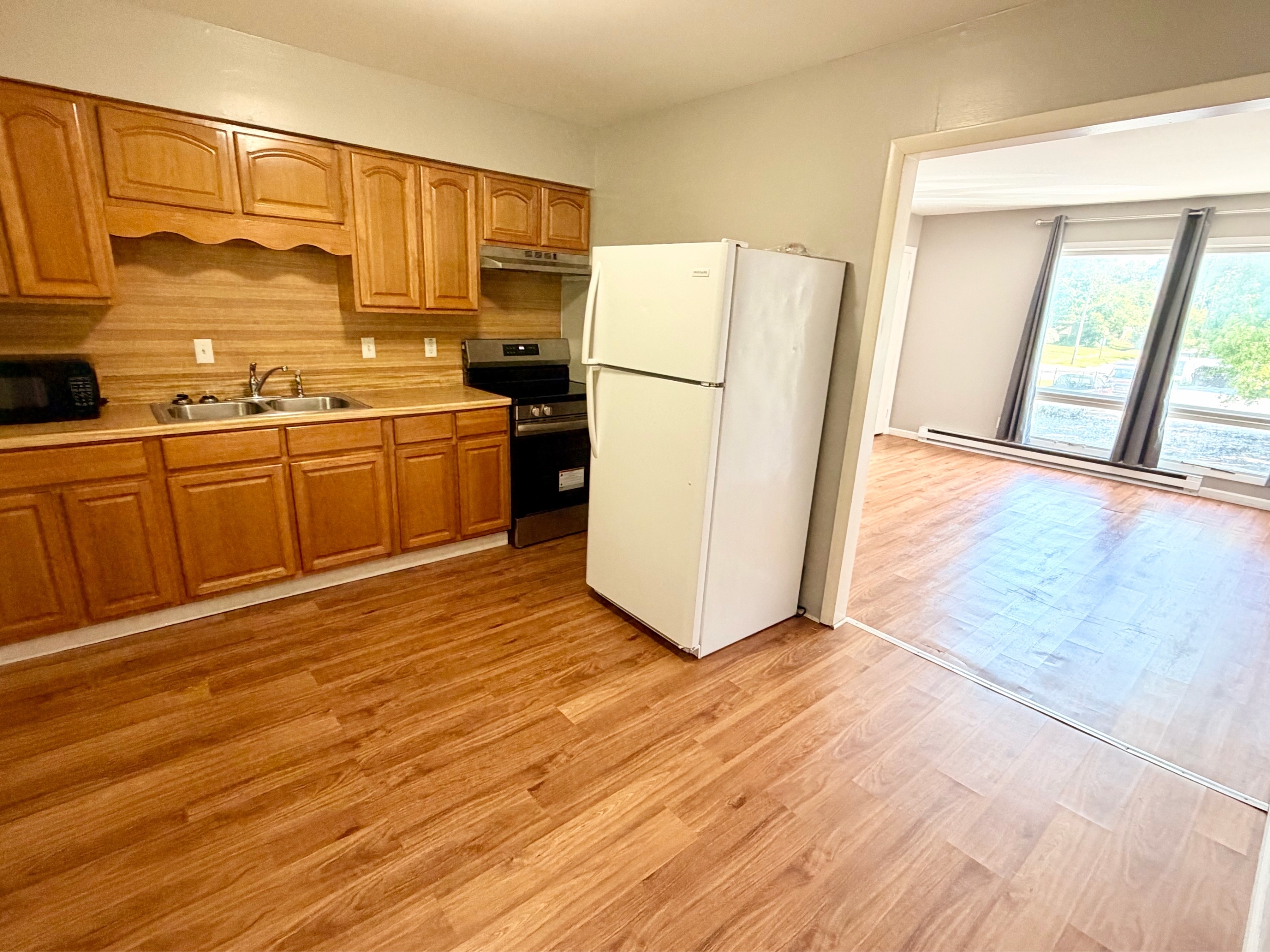 627 Bryan Ave unit 9 – photo 2