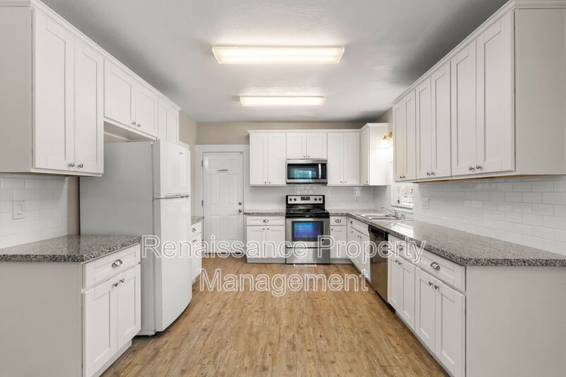 400 E Ellis St – photo 2