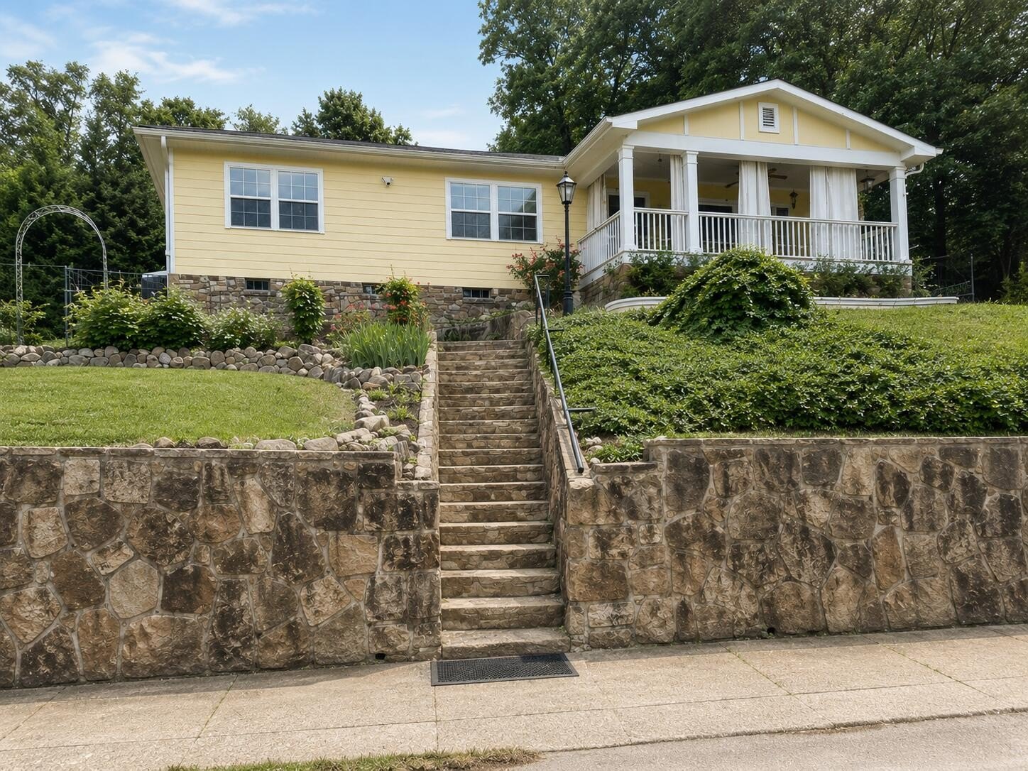 902 Endicott St – photo 1