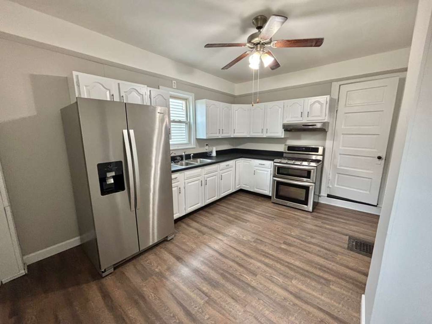 6407 Dibble Ave – photo 2