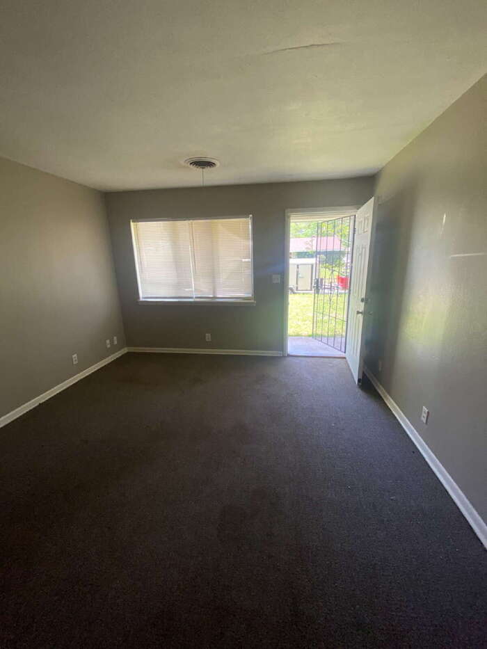 1305 Collins Dr – photo 4