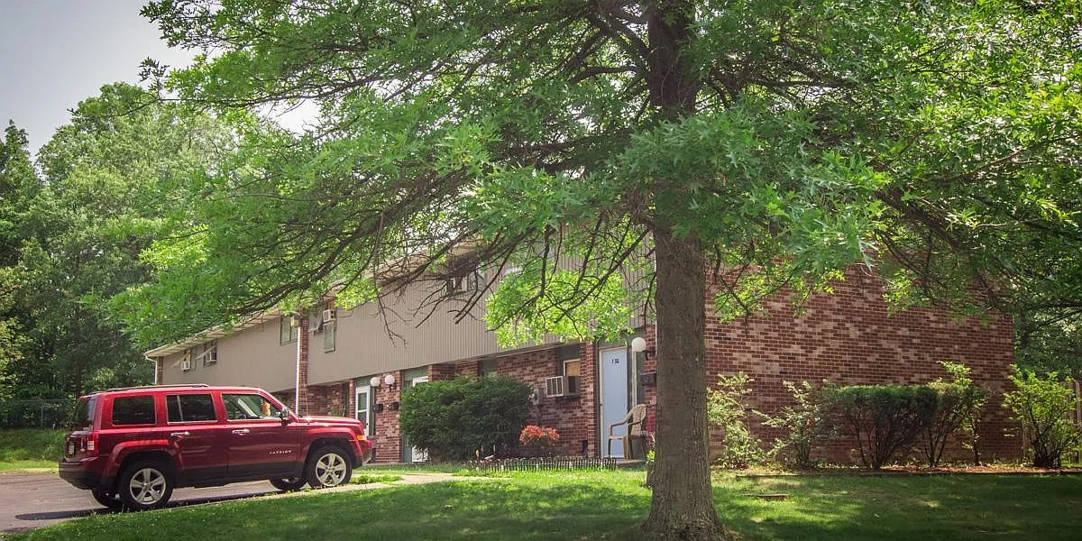 Colonial Oaks Apartments – photo 3