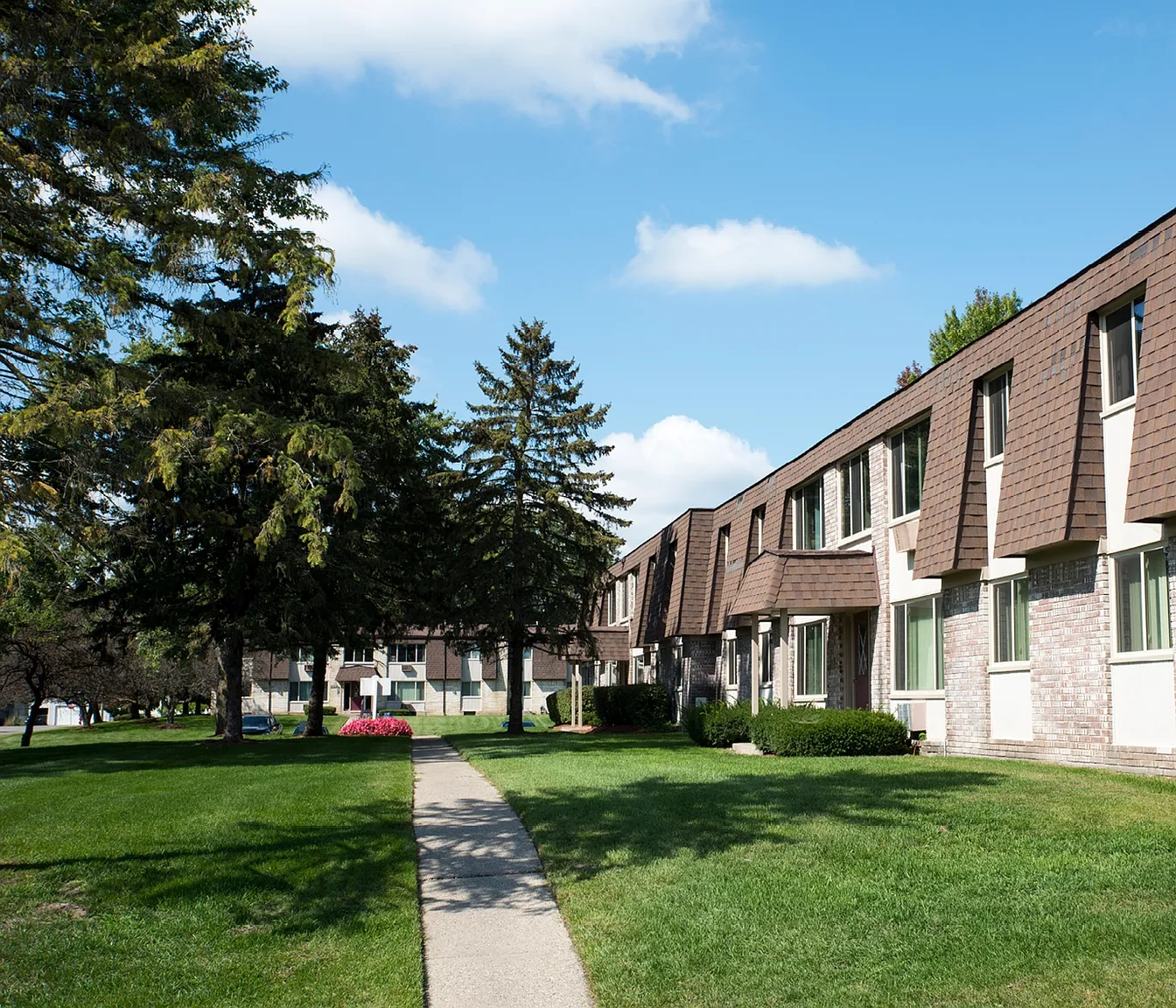Plymouth Manor Apartments – photo 2