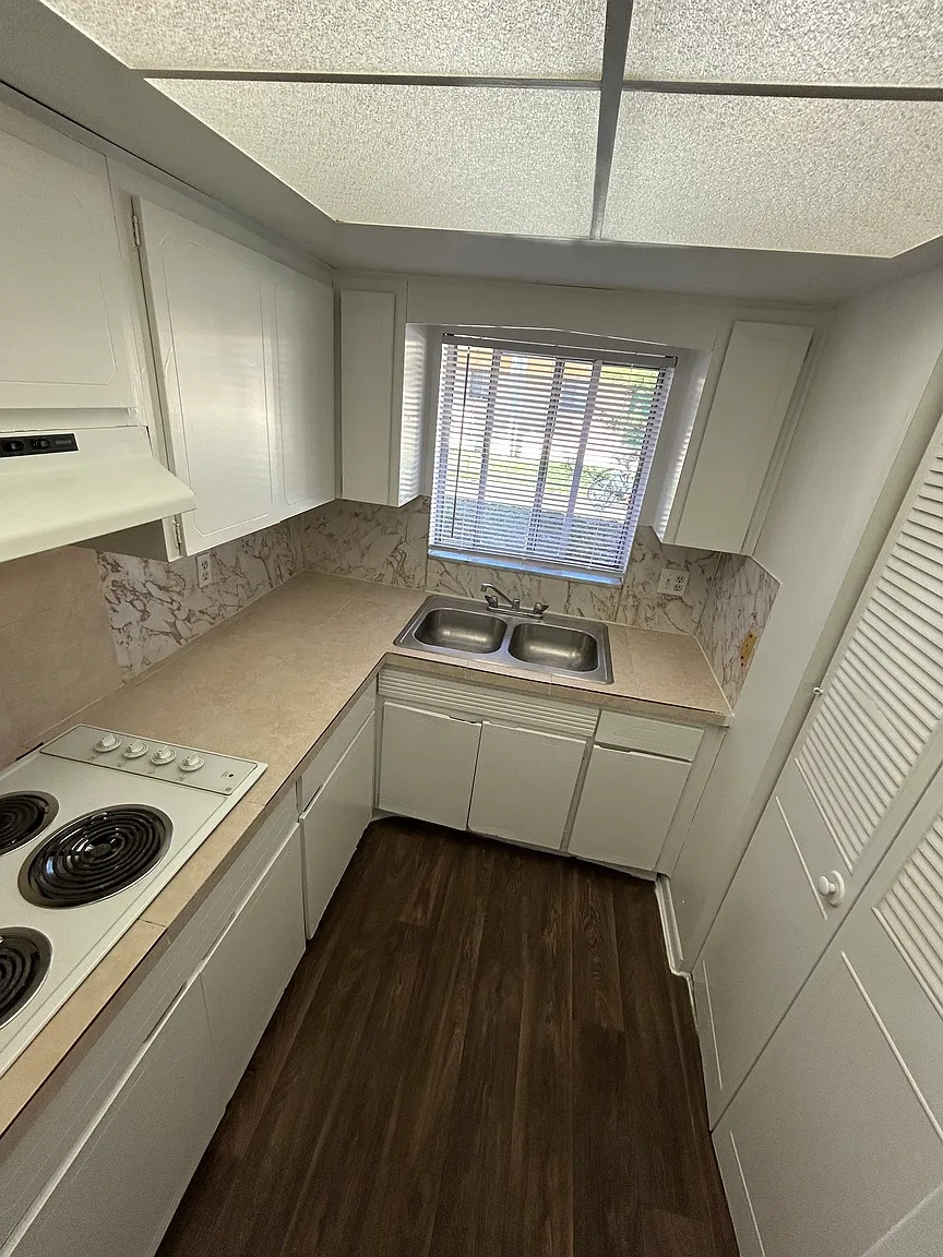 Lennox Court Apartments – photo 4
