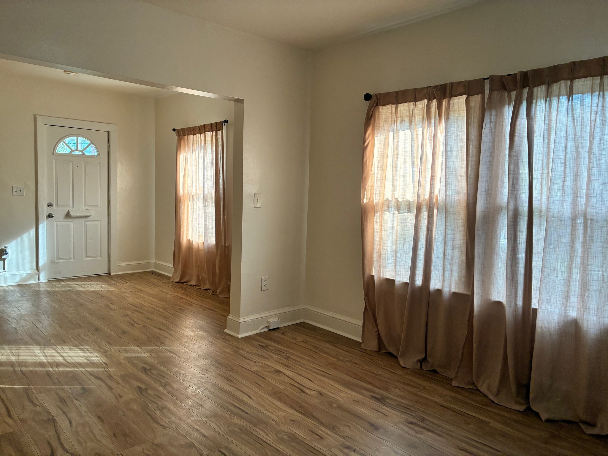 574 49th Pl NE unit Upper – photo 3