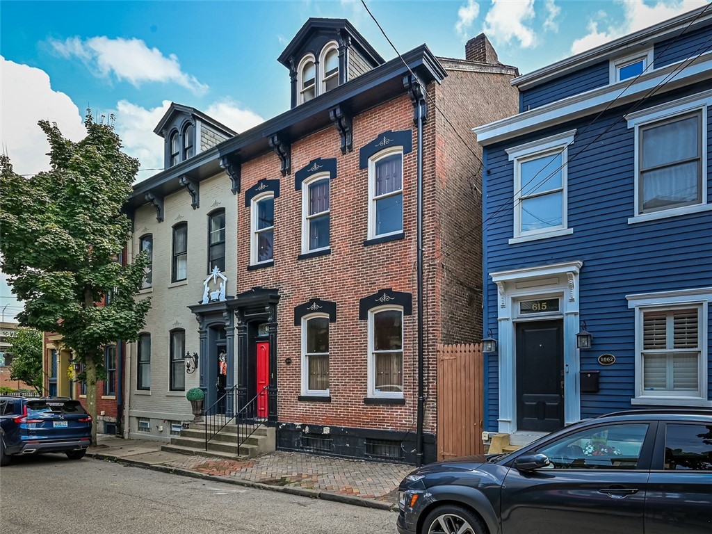 617 Avery St – photo 2