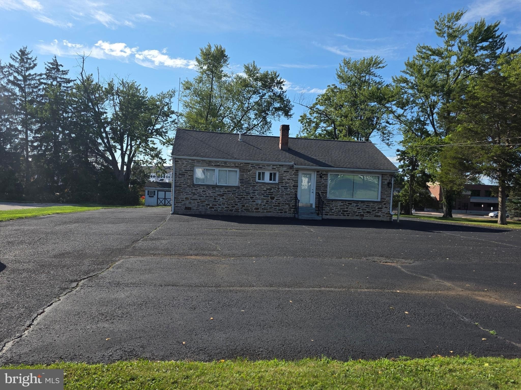 513 W Butler Ave – photo 2
