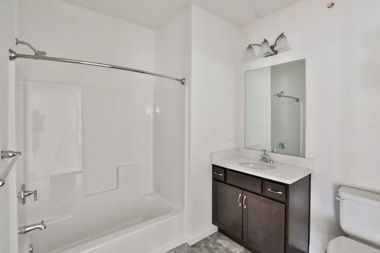30 Pine Lane Apartments – photo 1