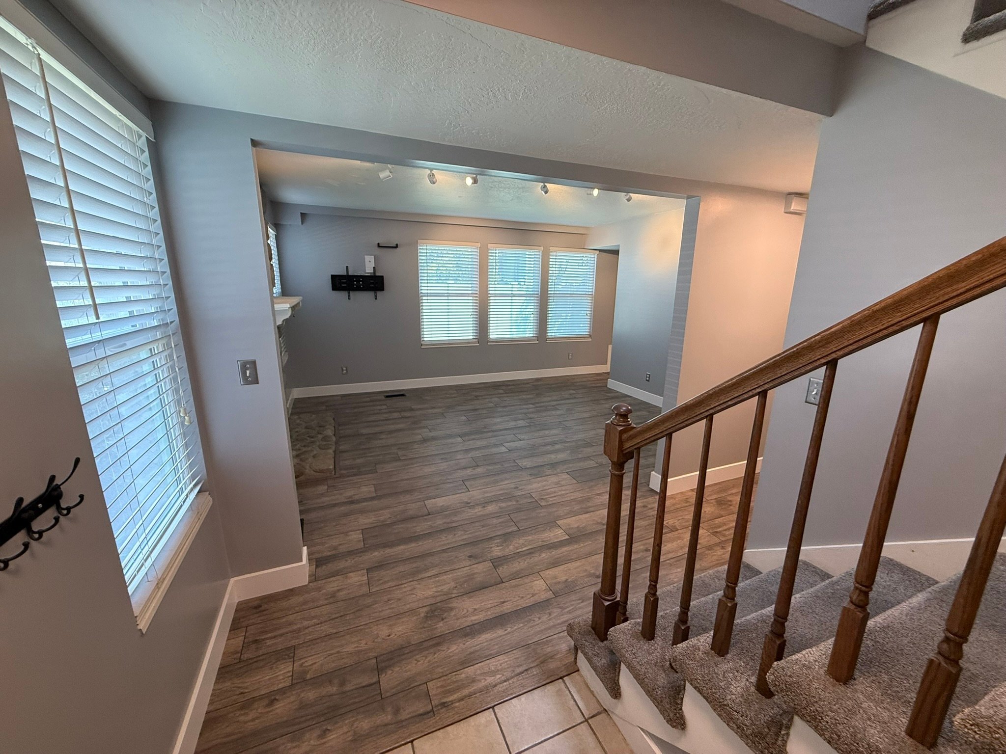 1242 Freshman Cir – photo 3