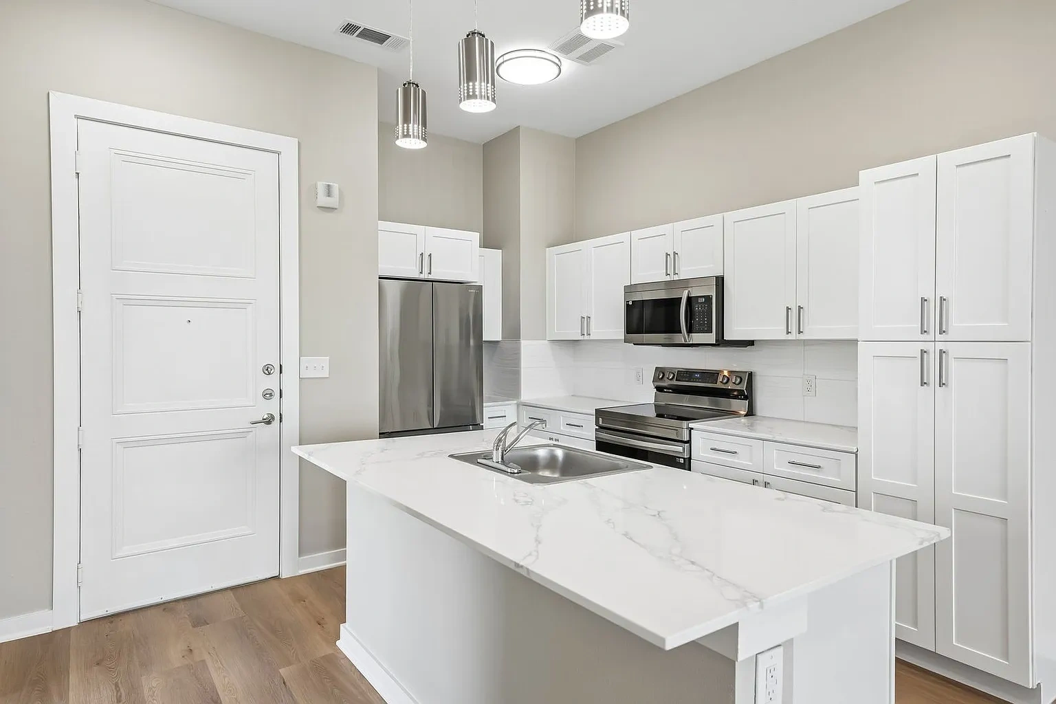 Oasis Vista Apartments! Full Size Washer Dryer! Rent: $1250-$1450!! Ask About Promotions – Floor plan