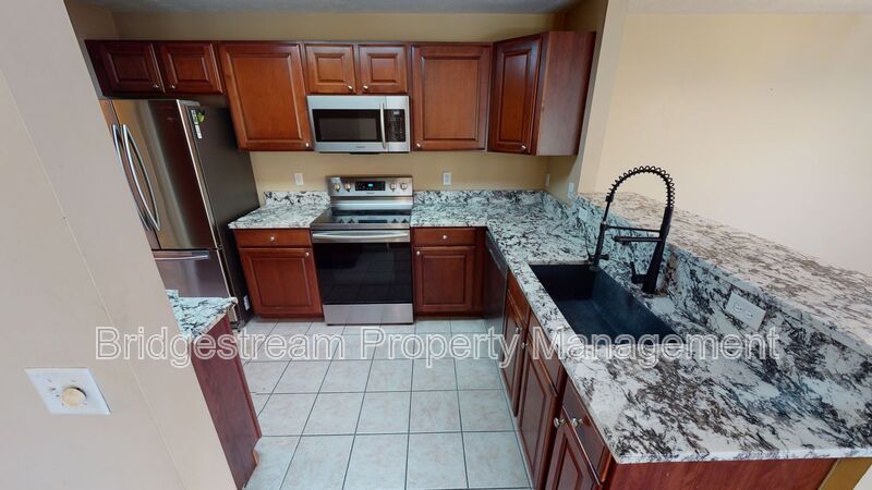 3049 Westminster Dr unit 102 – photo 2