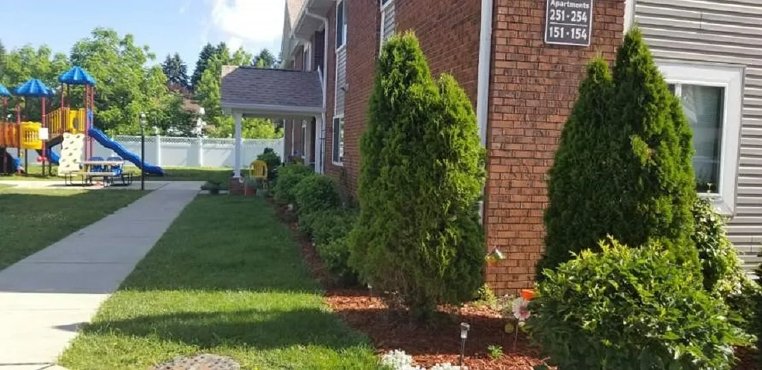 975 Monroe St – photo 3