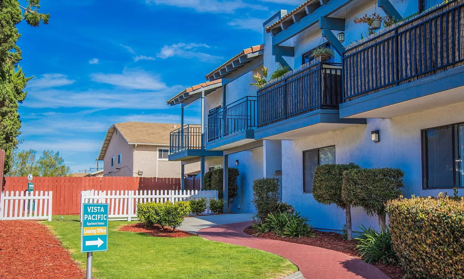 Vista Pacific Apartments – photo 2