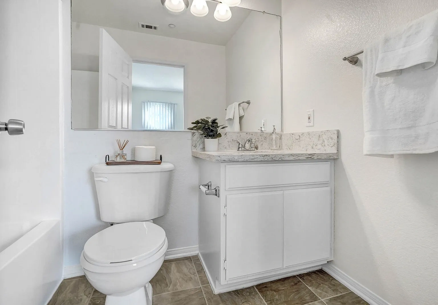 La Villa Apartments – photo 5