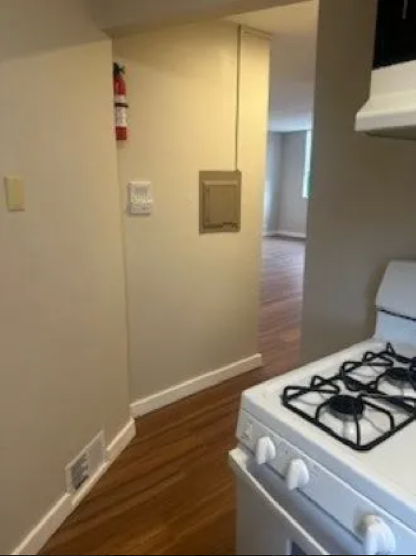 321 Ella St unit 12 – photo 4