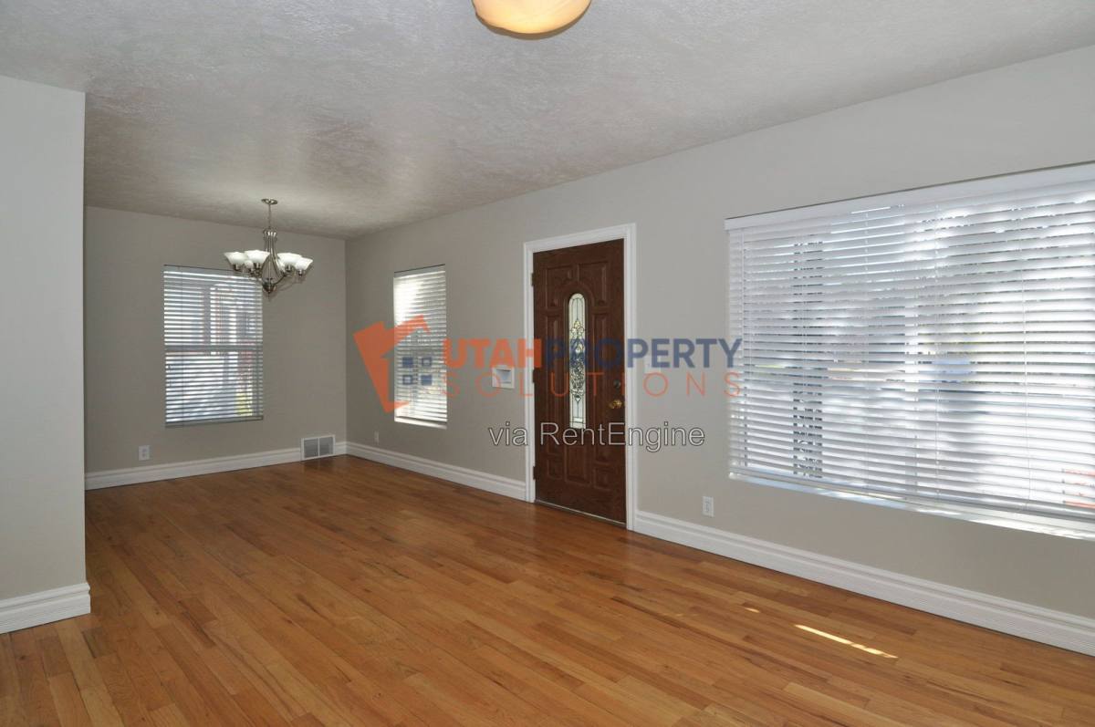 1577 Glen Arbor St – photo 3
