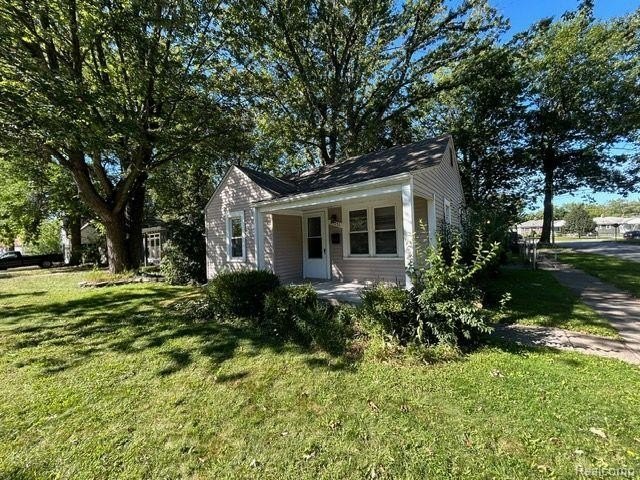 21751 Roslyn Rd – photo 2