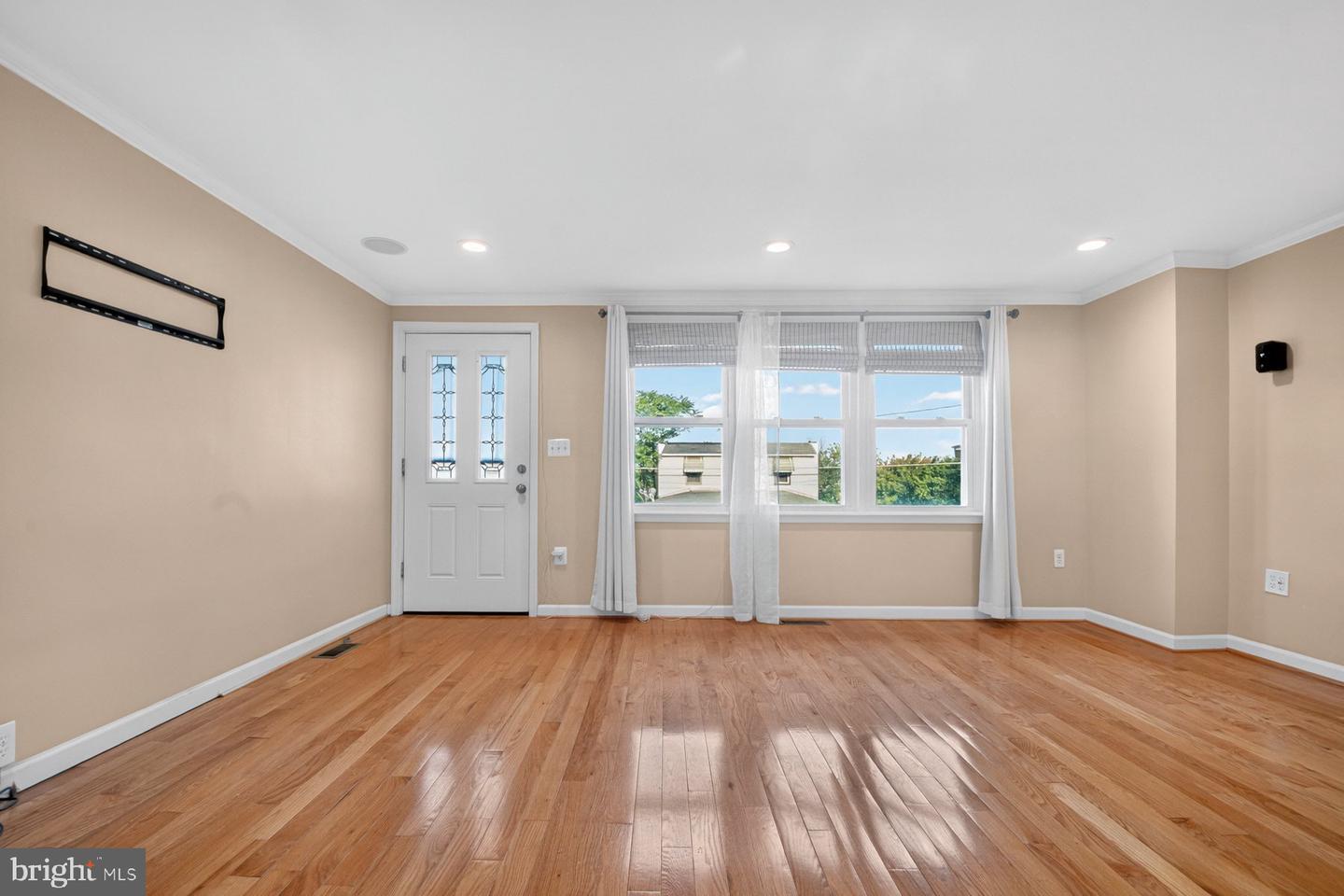 643 47th St – photo 5