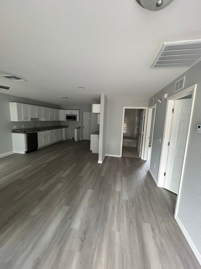 895 S 7th Ave – photo 2
