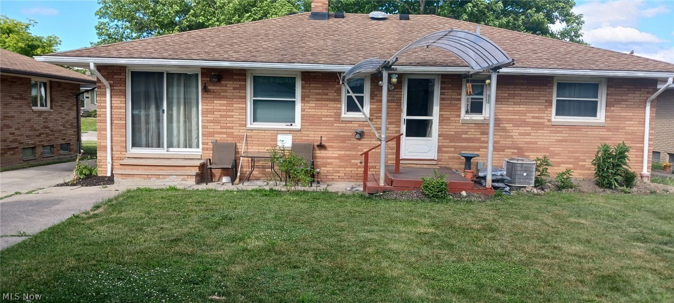 6894 Lalemant Dr – photo 1