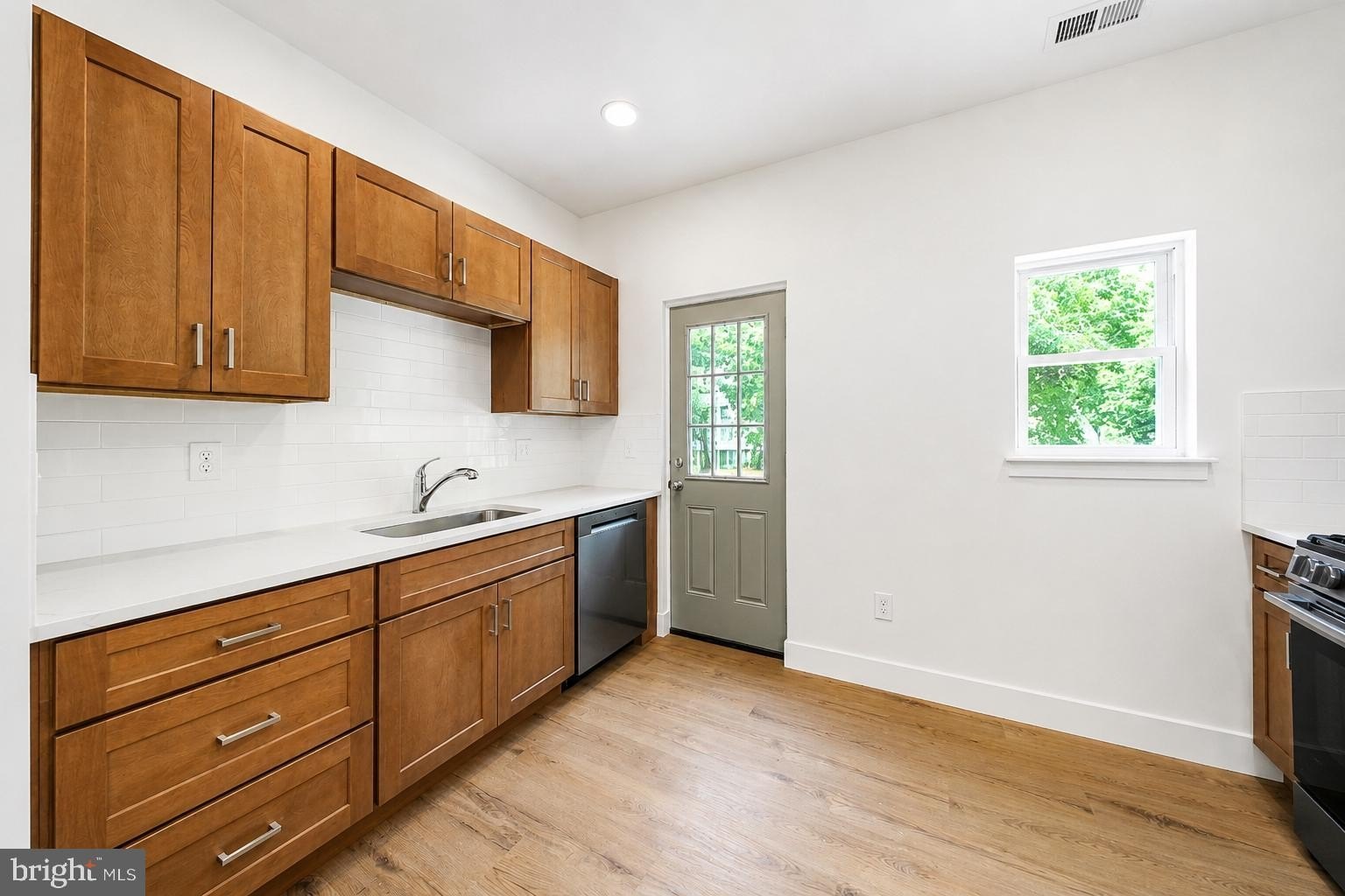 10 Myrtle Ave #B – photo 3