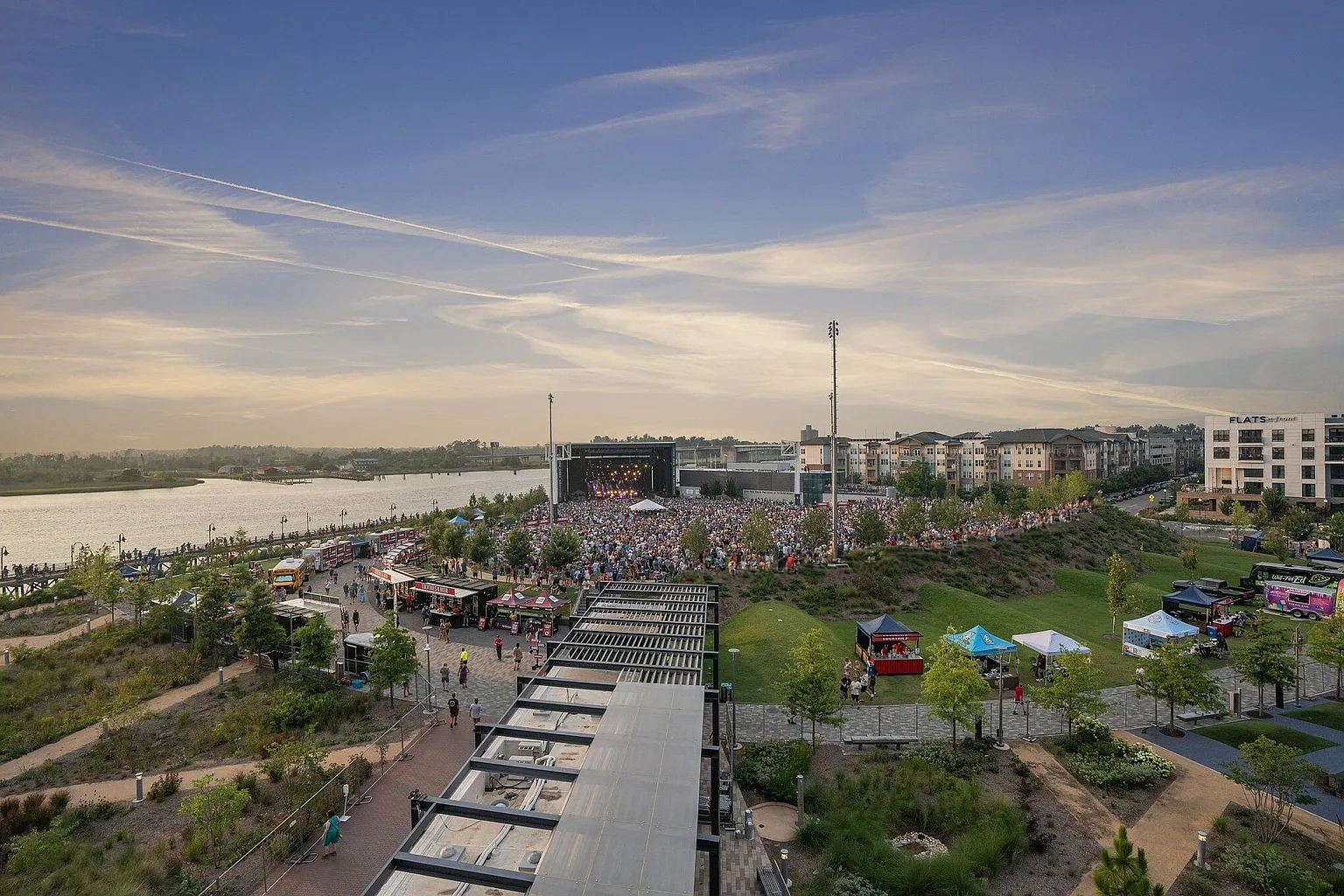 Metropolitan at the Riverwalk – photo 1
