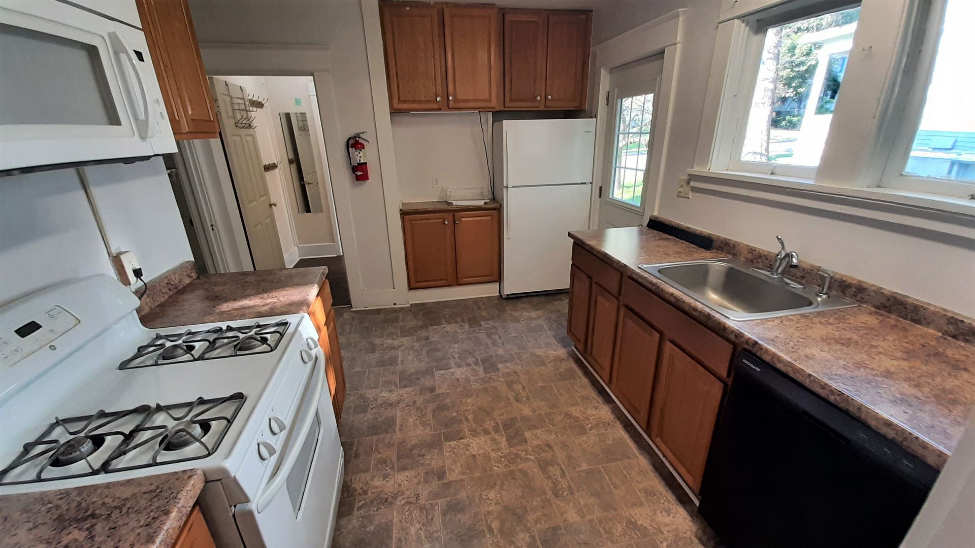 311 Fairmount Ave – photo 3