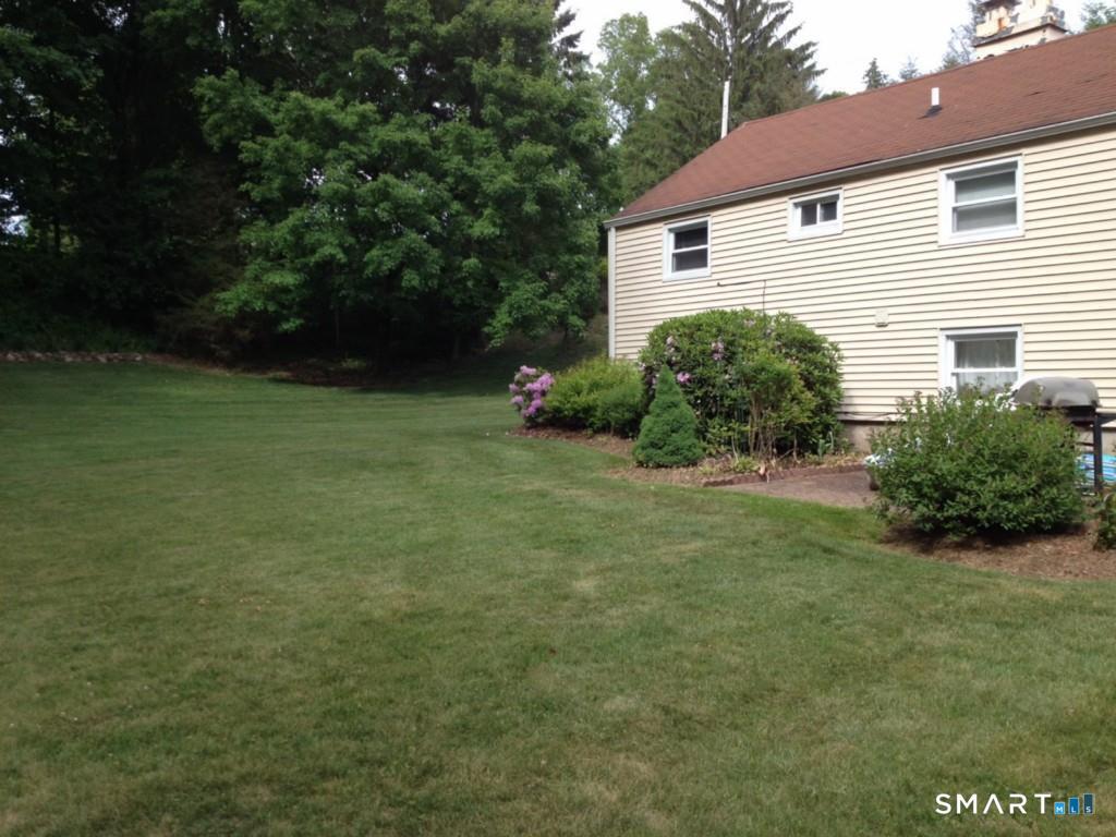 15 Earl Ave – photo 2