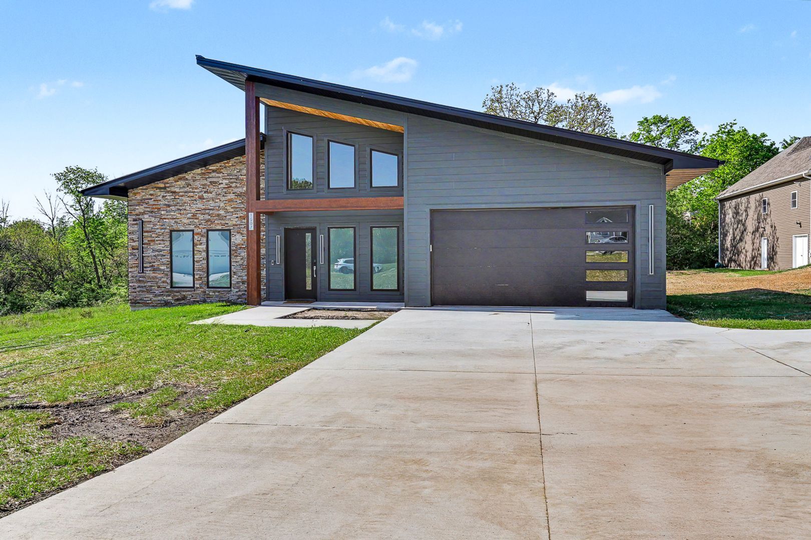 1507 Shady Brook Ln – photo 2