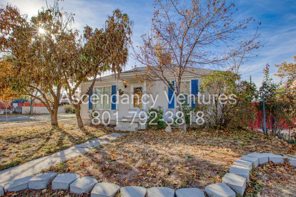 538 Navajo St – photo 2