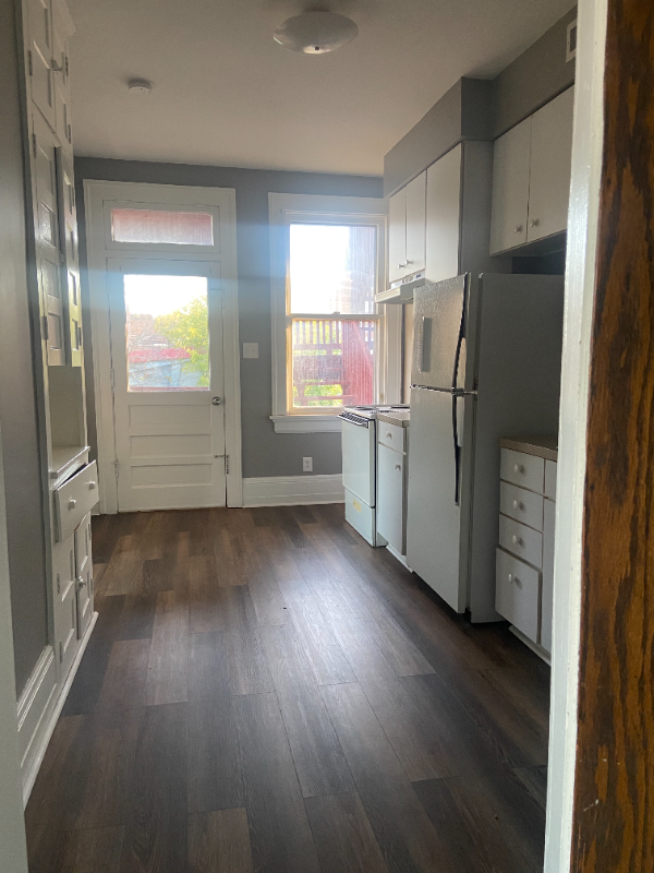 283 Park Ave W unit 3 – photo 4
