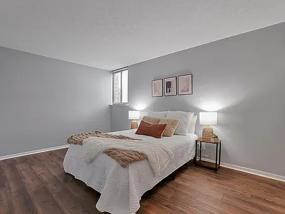 640 King St – photo 1