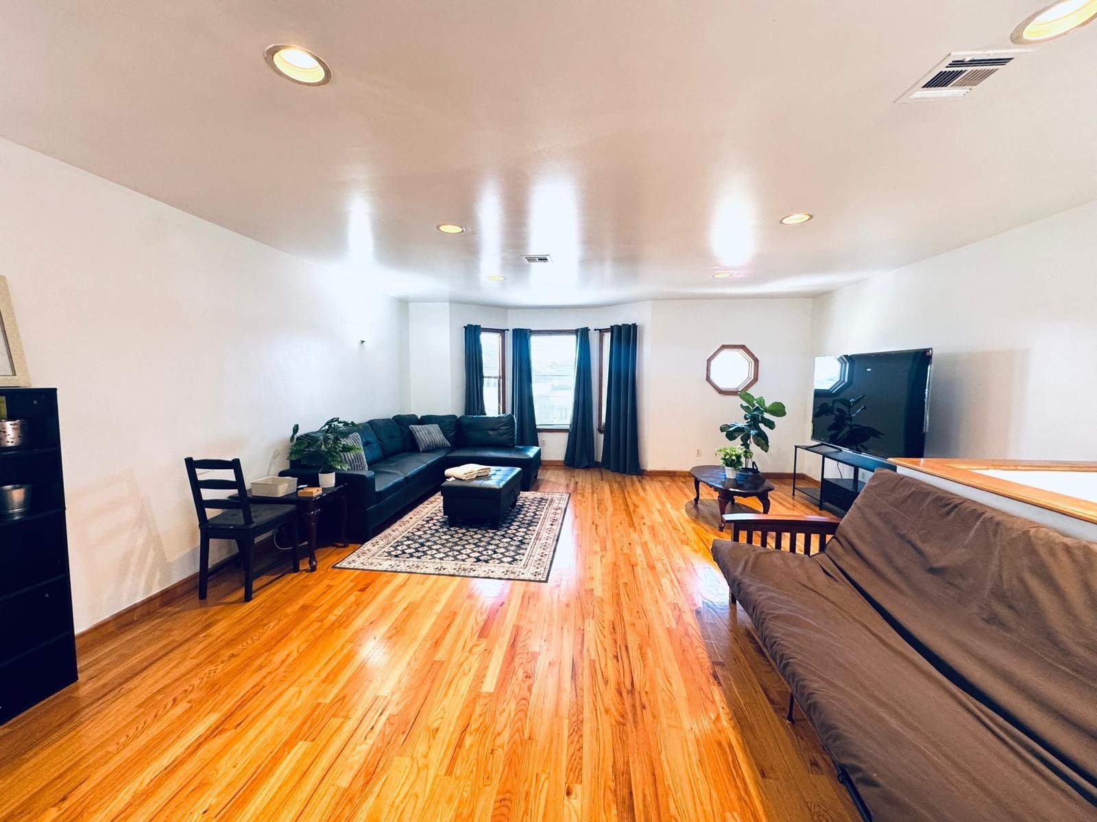 162 W 53rd St unit 2 – photo 4