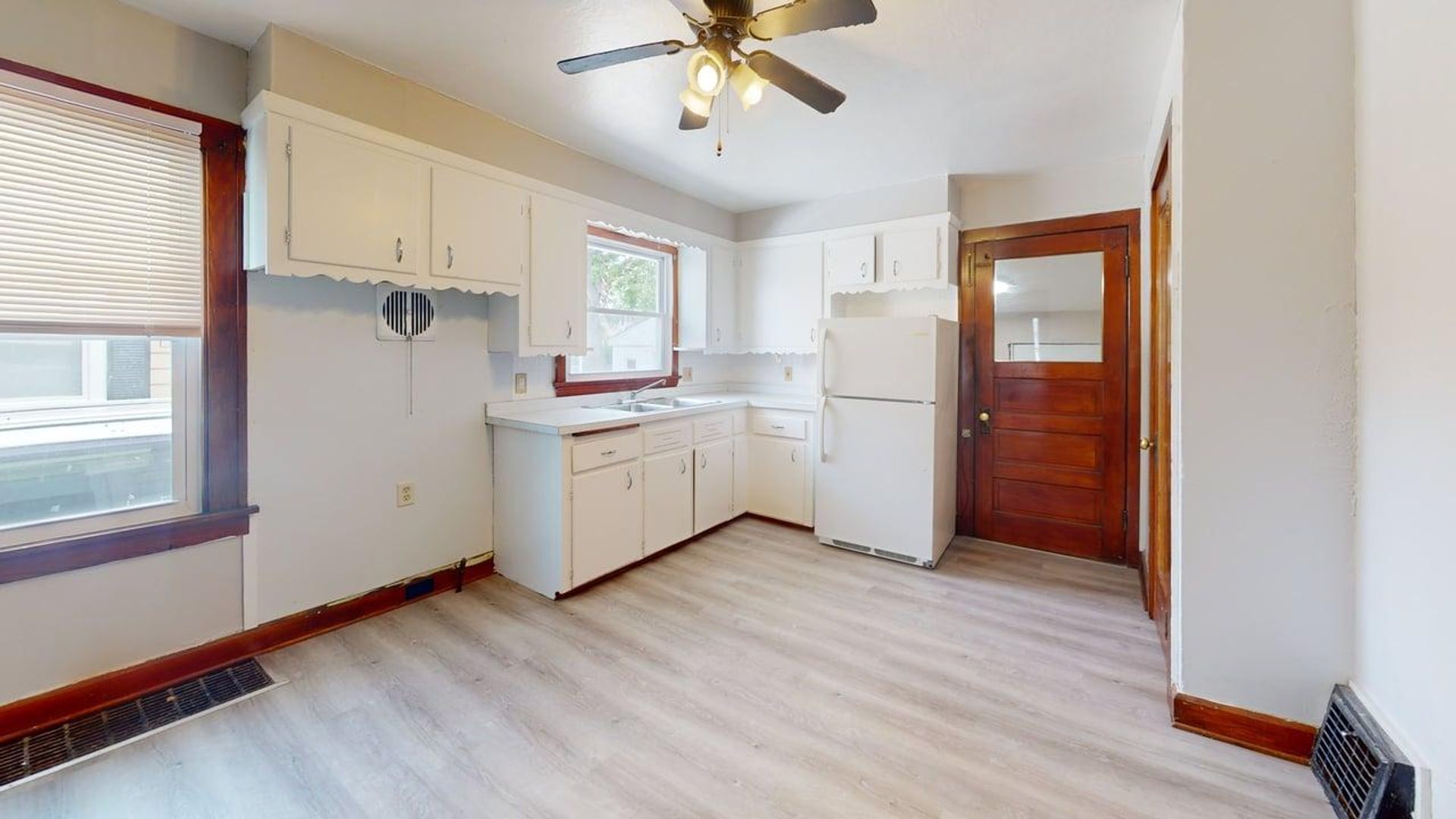 1377 Nichols Ave – photo 2