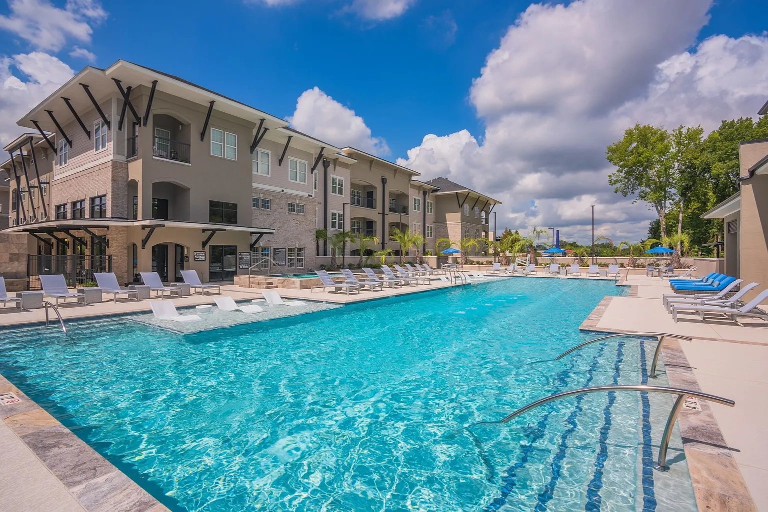 Park Rowe Apartments - Perkins Rowe – photo 2