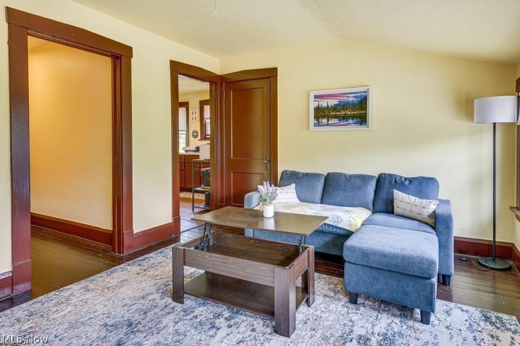 440 Ferndale Ave – photo 4