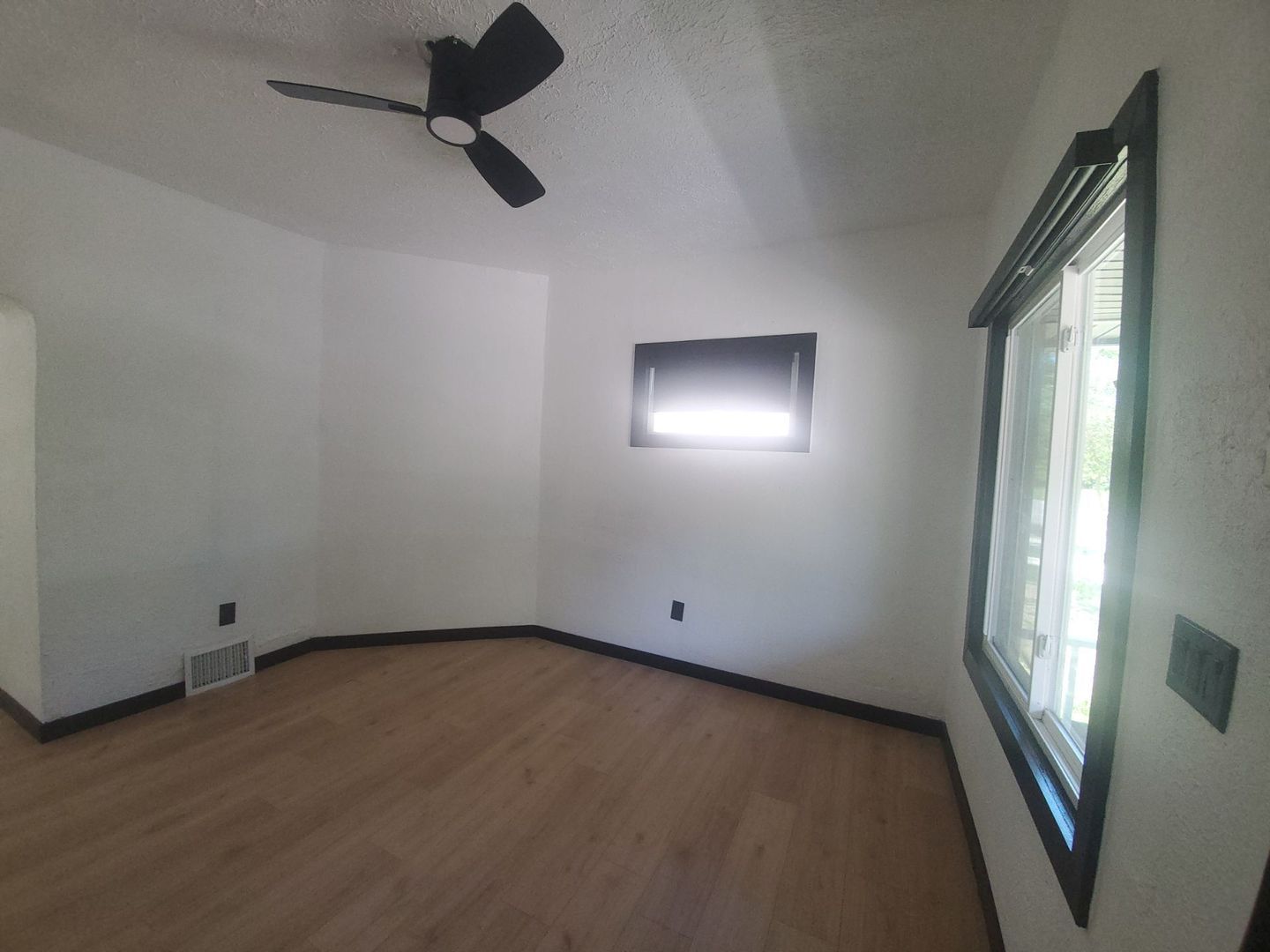 1360 E 93rd St unit 1360 E 93rd - Unit #2 – photo 1