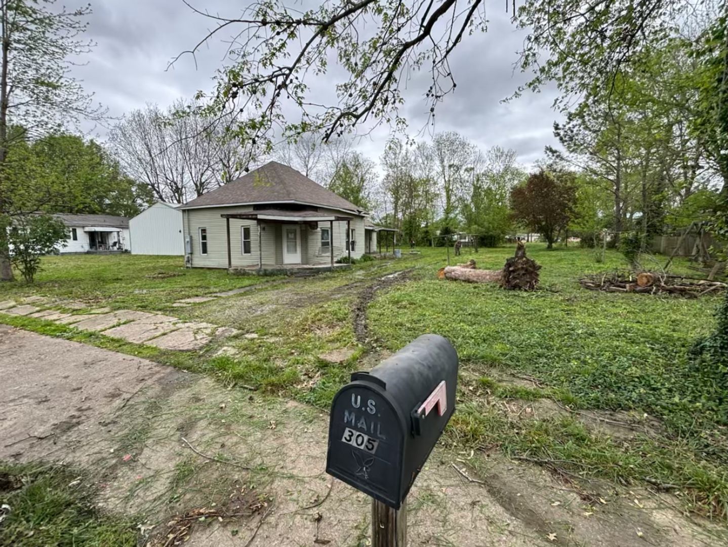 305 S Sims St – photo 4