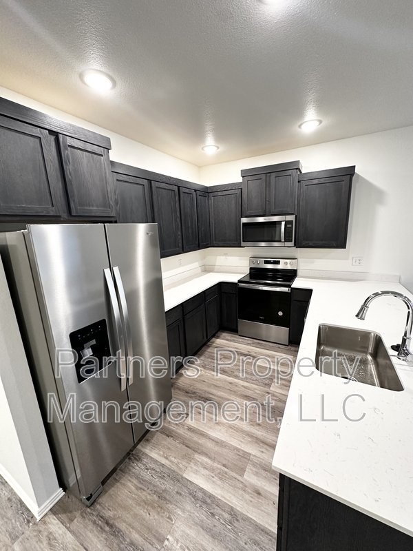 1035 S Benchmark Ln unit 1 – photo 3