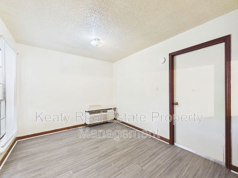 207 Rue Royale unit A – photo 2