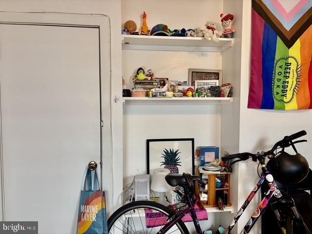 1930 Bainbridge St #1R – photo 5