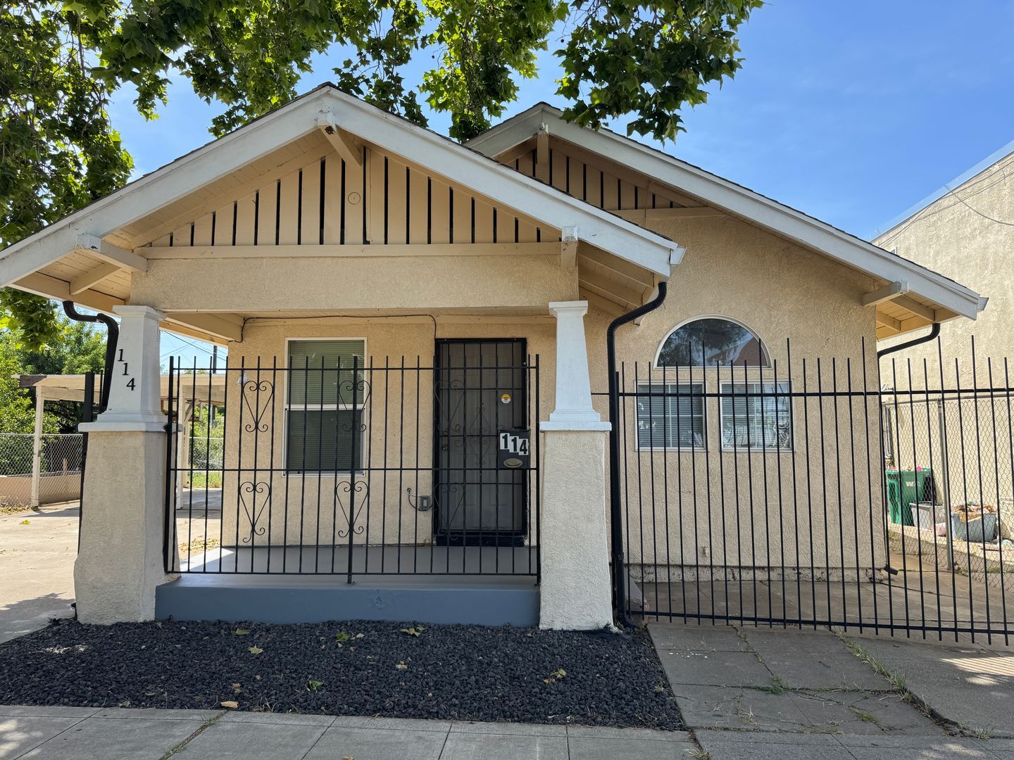 114 E 4th St – photo 1