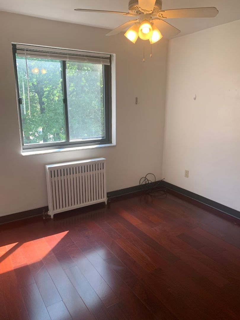 819 College St unit C3 – photo 4