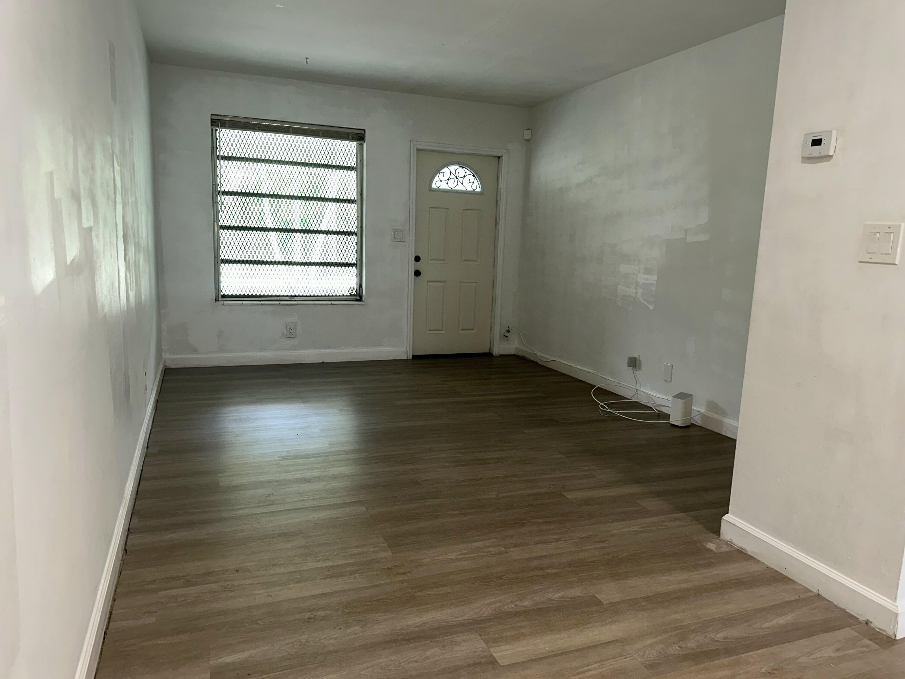 425 SW 18th Ave – photo 2