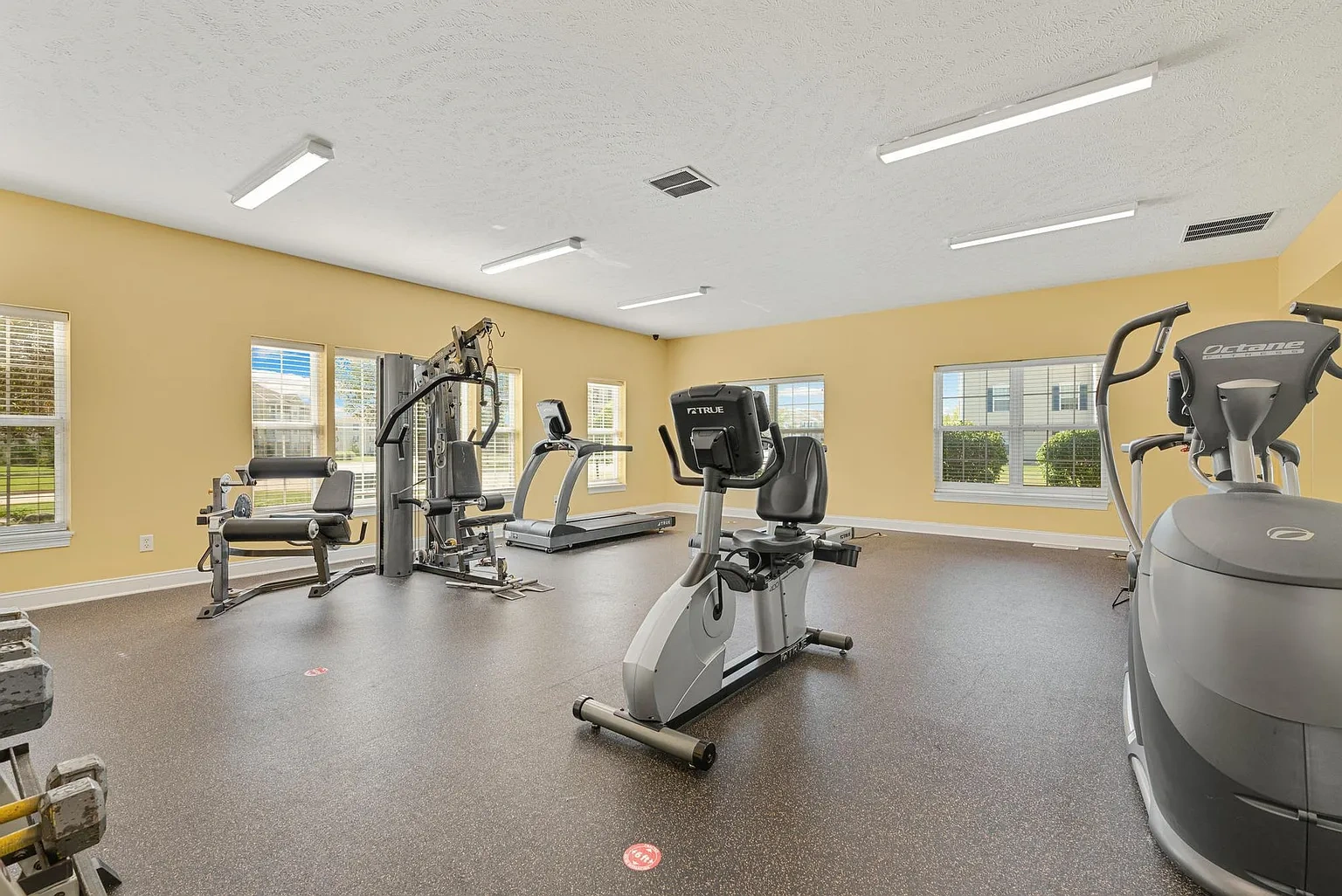 Hampton Club – photo 1