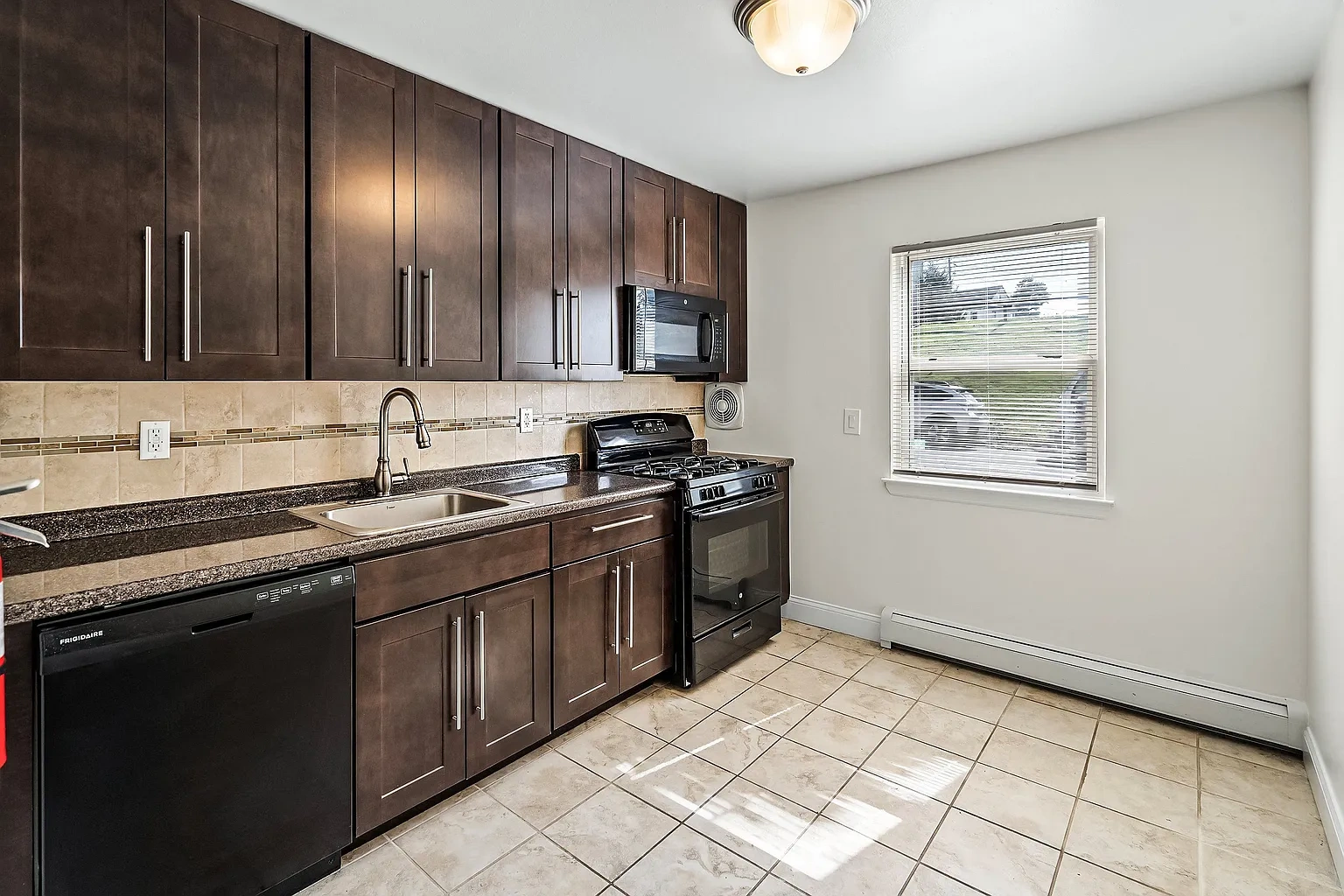 Clinton Manor Arms Apartments – photo 3