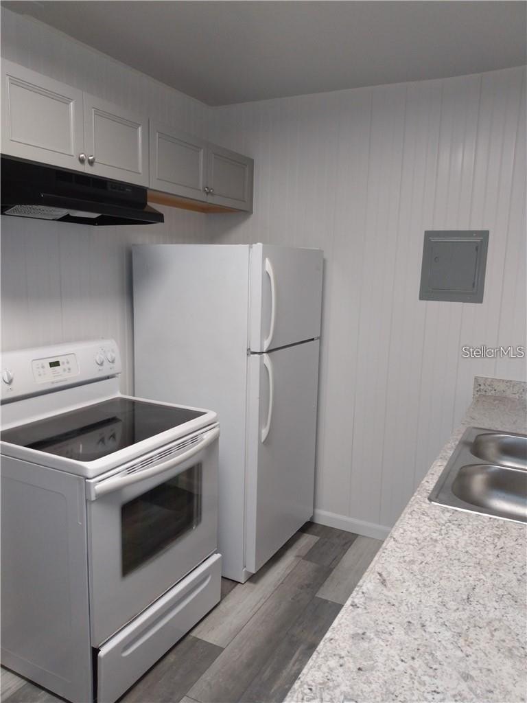 110 Orange Ave – photo 4