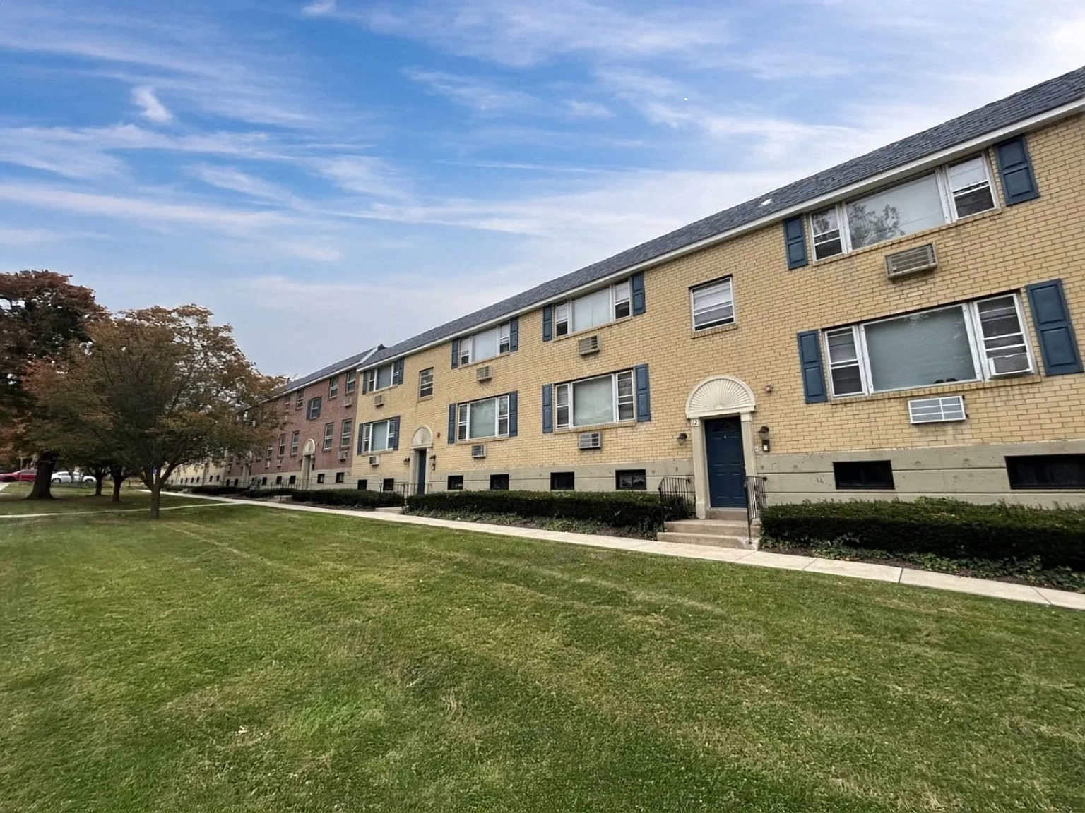 Karen Court Apartments – photo 2