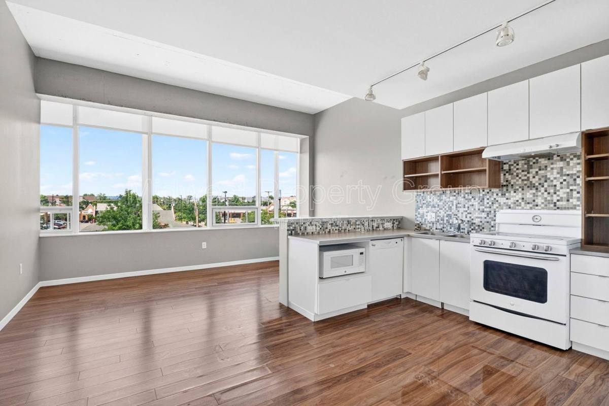 4100 Lindell Blvd unit 302 – photo 4